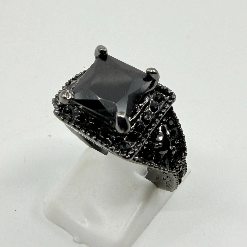 Vtg Black Square Rhinestone Ring Gunmetal Tone Gothic Cocktail Statement Band